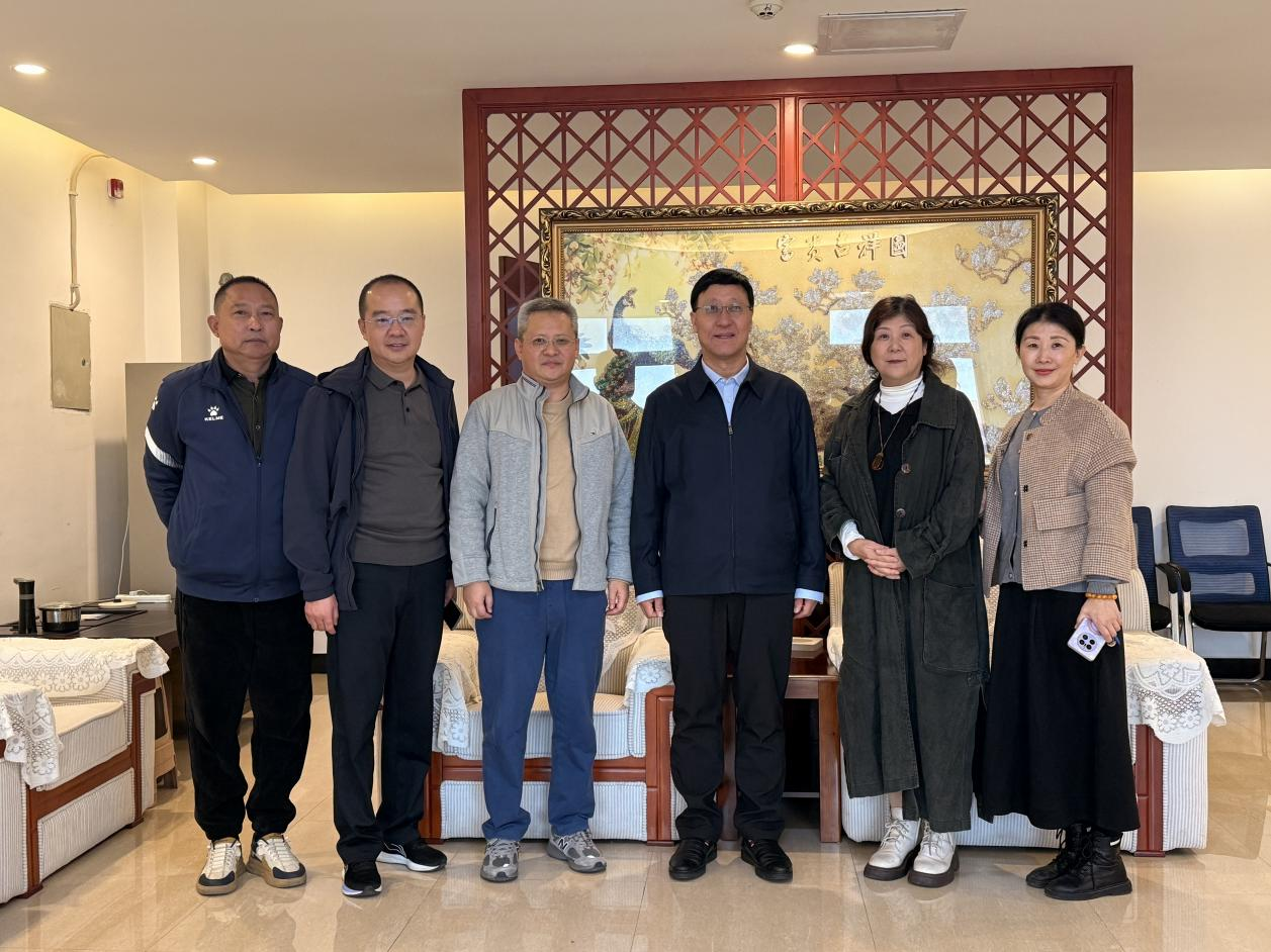 武漢理工大學(xué)校友合作處楊文東主任 蒞臨我司參觀考察